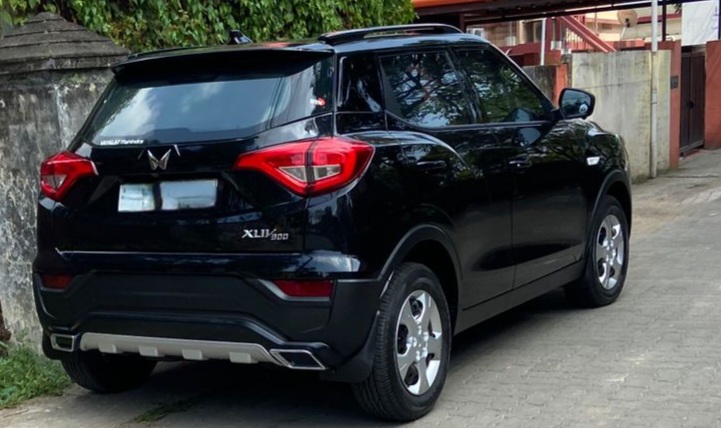 Mahindra xuv 300 rear add on kit diffuser